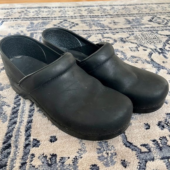 Dansko Professional Black Oiled Clog | Size 44 | Black Matte - Picture 2 of 5